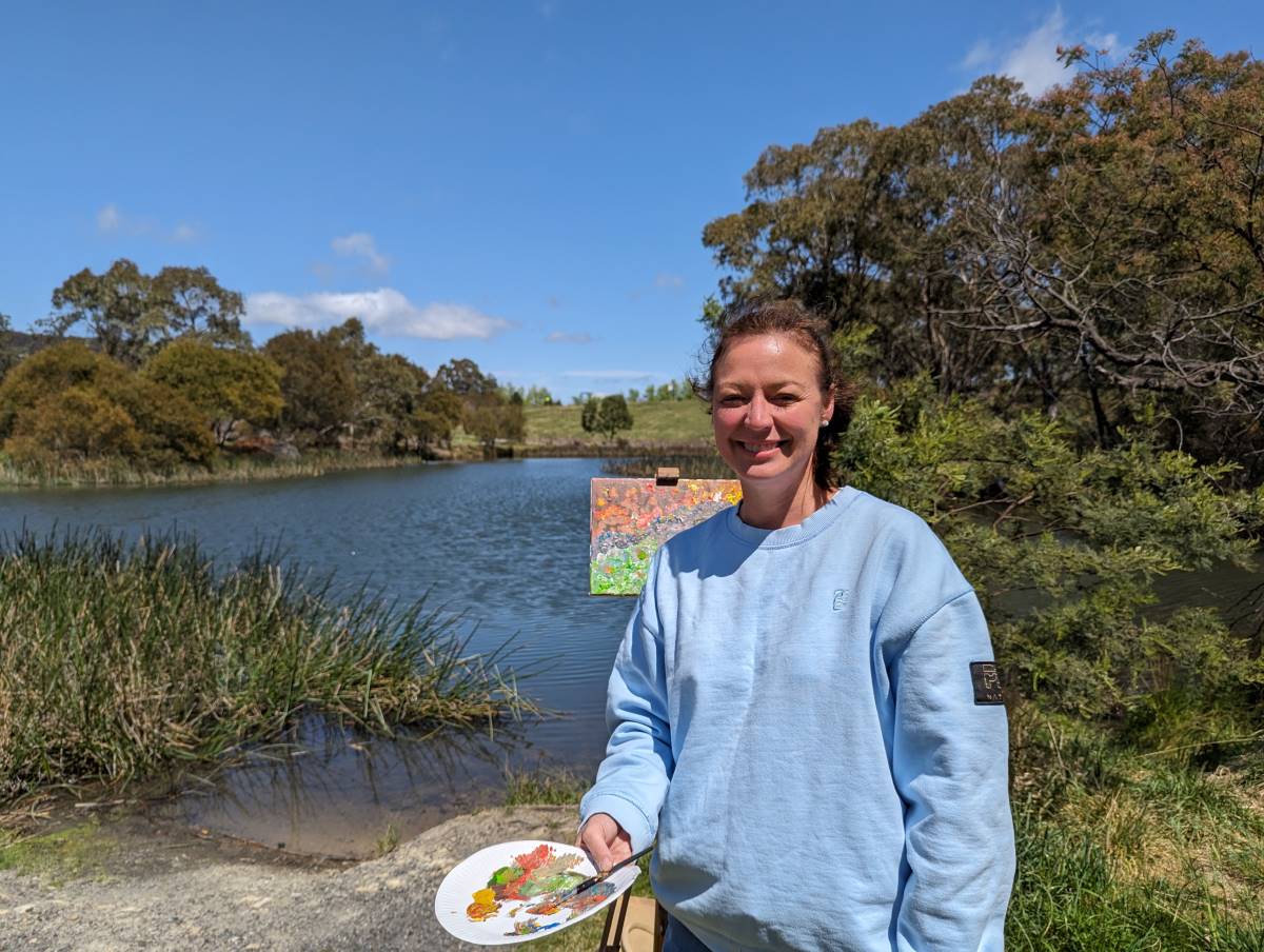 Chelsea Walsh capturing the textures and colours at Lake Pillans Painted River Project in 2023