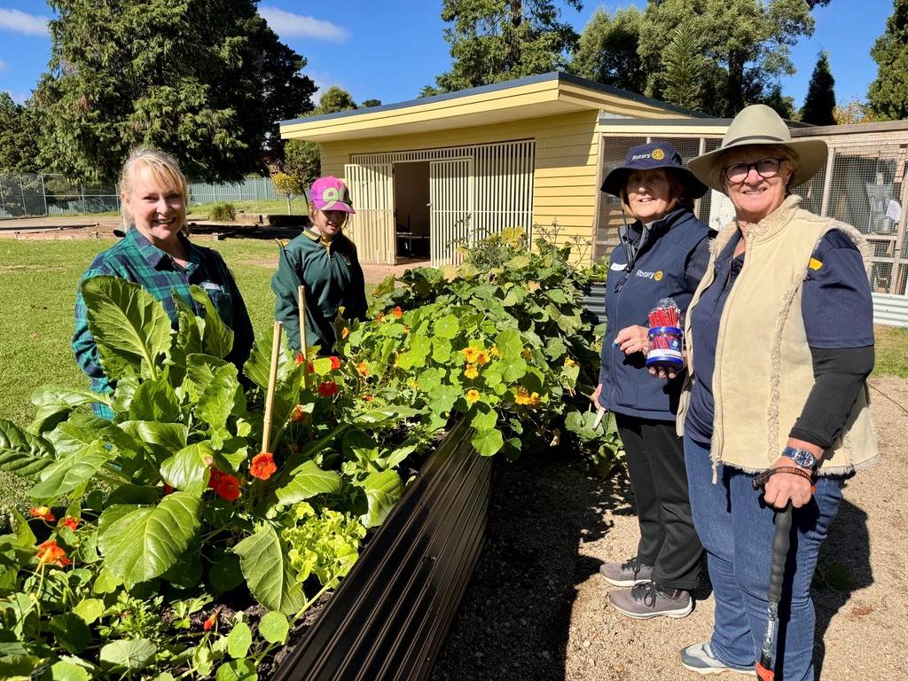 Libby Bleakley, Mina Howard and Sherlie McMillan from the Rotary Club of Blackheath volunteering for the B&B program at Blackheath Public School.